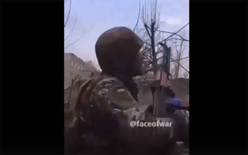 На видео танковый снаряд прилетает в окоп с боевиками ВСУ