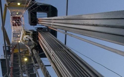 Нефть чуть подросла, доллар чуть упал