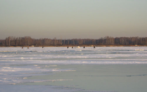 Сразу несколько рыбаков на озере Большой Кременкуль провалились под лед
