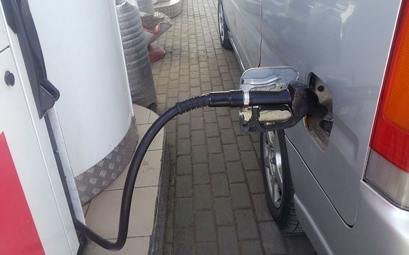 В Челябинске снижаются цены на бензин Автозаправка. Челябинск