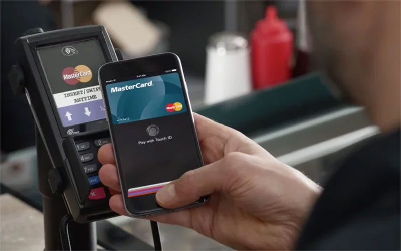 Клиенты УБРиР с картами Mastercard получили популярный платёжный инструмент Платежи через Apple Pay