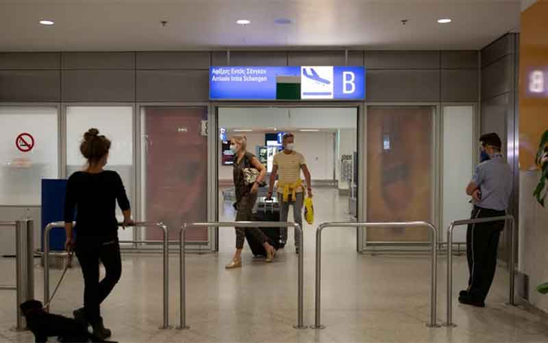Греция продлевает ограничения на международные полеты до 19 апреля