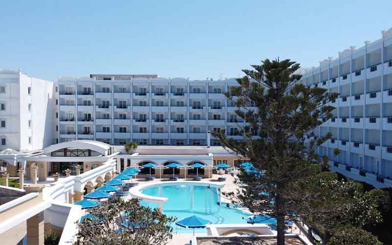 отель «Mitsis Grand Beach» Туристы из Голландии проведут в добровольном заключении в Греции 8 дней