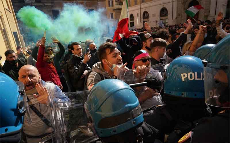 Протесты в Италии В Италии продолжаются протесты из-за ограничений по COVID-19