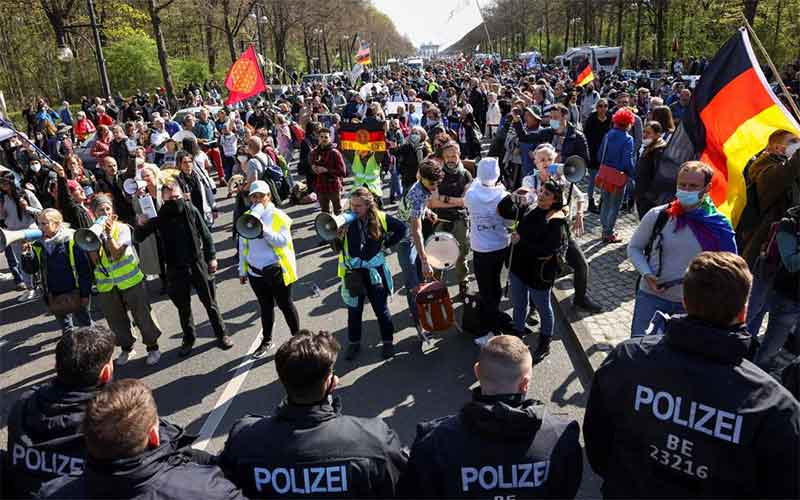 Протесты в Берлине Новый закон Меркель вызвал протесты в Германии