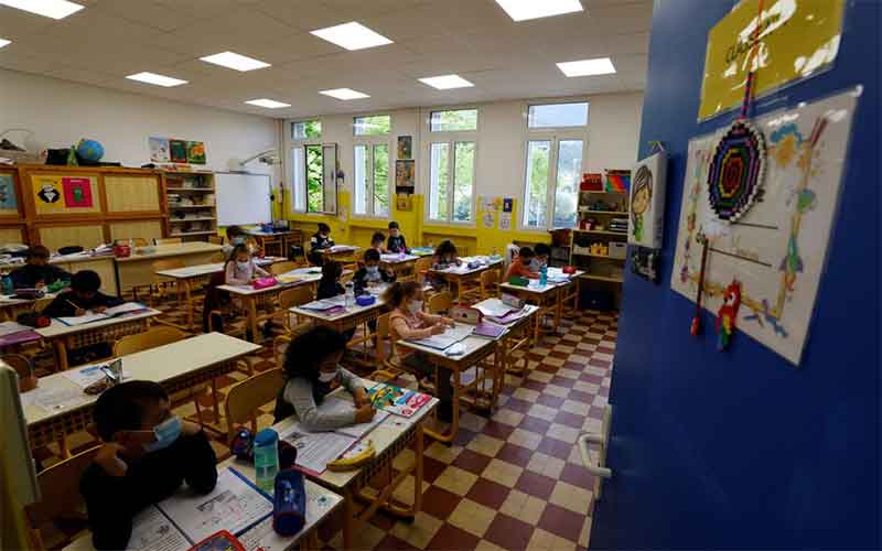 Во Франции открылись начальные классы школ