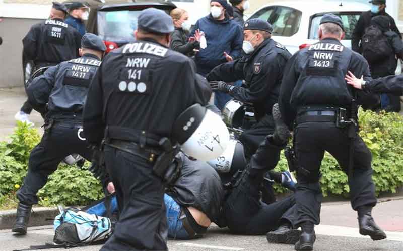 В городах Германии полиция разгоняет первомайские демонстрации