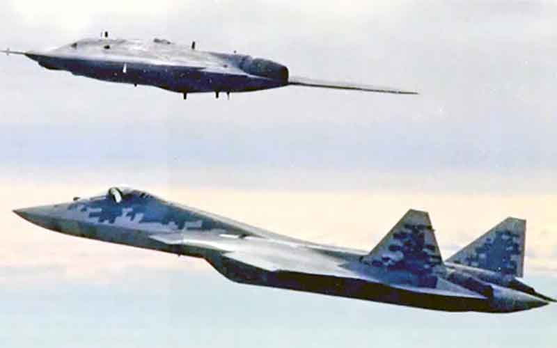 Сухой С-70 «Охотник-Б» и СУ-57 National Interest оценил возможности российского БПЛА «Охотник-Б»