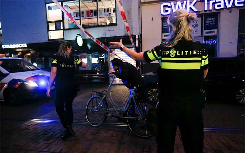 Полиция Амстердама. Питер де фриз журналист. Полицейские девушки в Амстердаме. Голландия криминал.