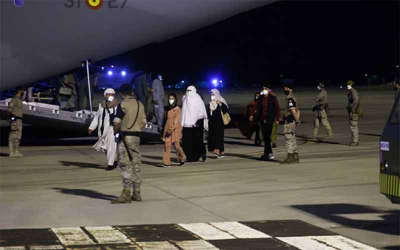 Талибан призывает афганцев покинуть аэропорт Кабула