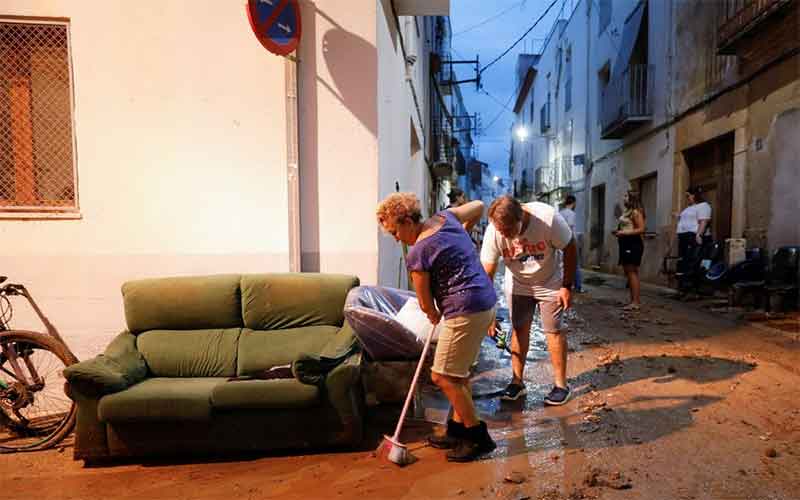 Сильный шторм с наводнениями обрушился на Испанию