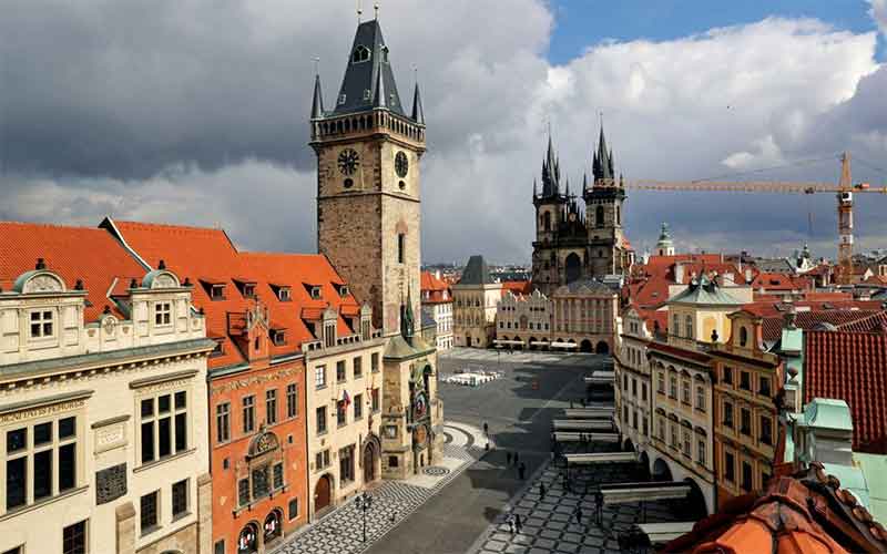 Чехия ужесточает ограничения по COVID-19 для непривитых