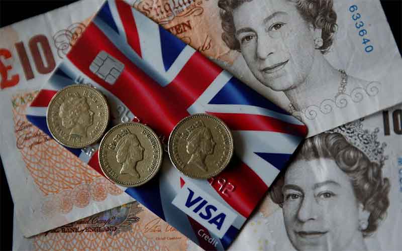 Британский фунт на торгах удержался выше 11-месячных минимумов 