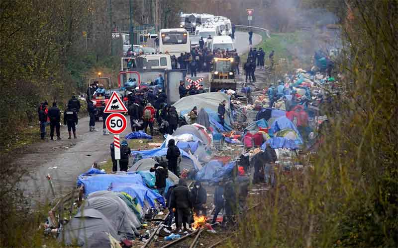 Французская полиция уничтожила лагерь мигрантов у Ла-Манша