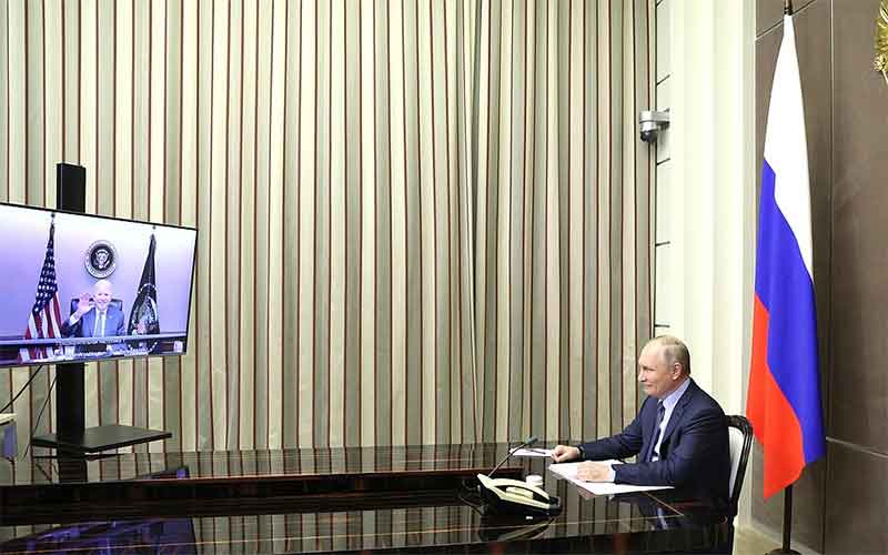 Кремль официально прокомментировал встречу Путина с Байденом