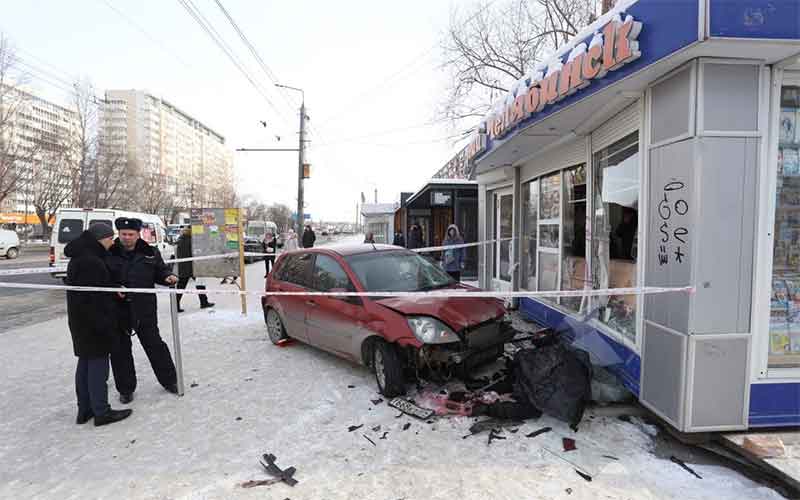 В Челябинске в ДТП на остановке погибла женщина
