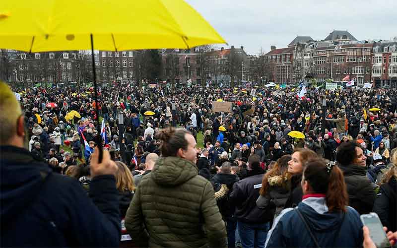 В Нидерландах опять протестовали против мер по борьбе с коронавирусом