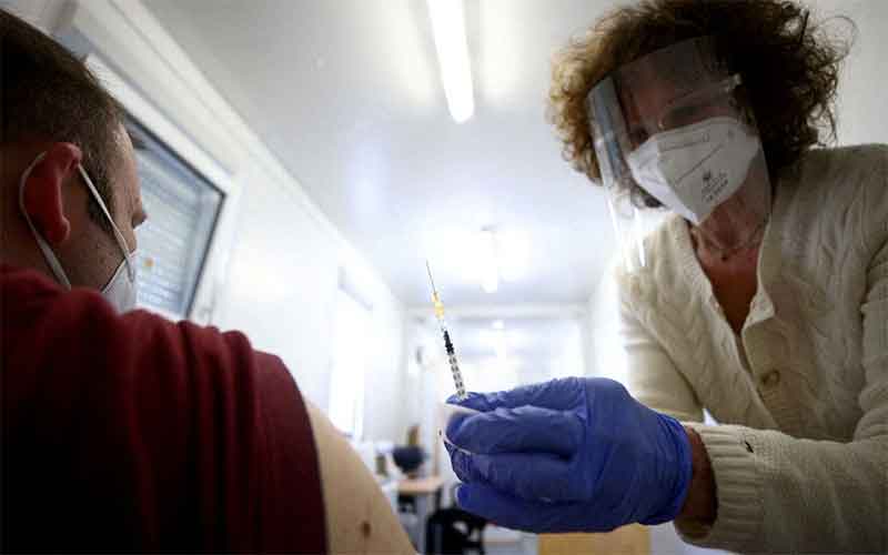 В Австрии с 1 февраля введут обязательную вакцинацию от COVID-19 
