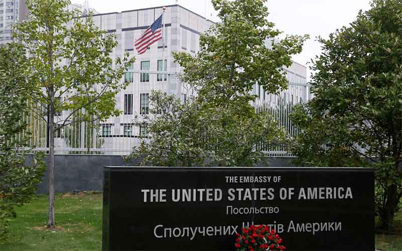 Семьи сотрудников посольства США должны покинуть Украину «немедленно»