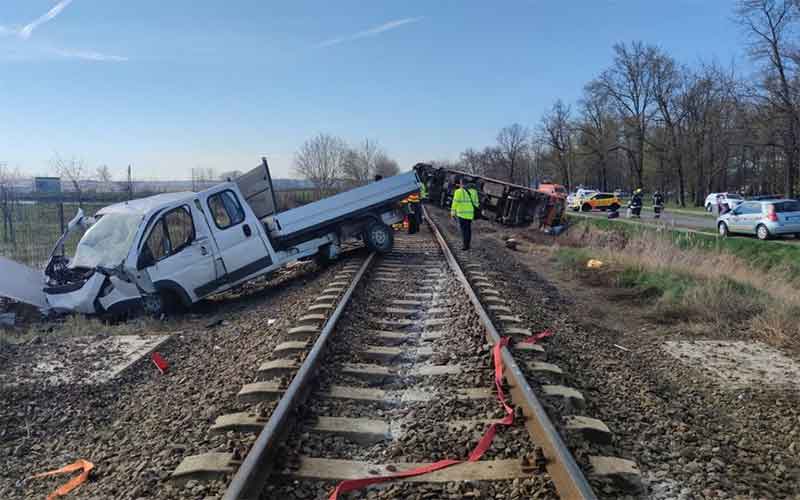 В Венгрии поезд столкнулся с грузовиком, есть жертвы