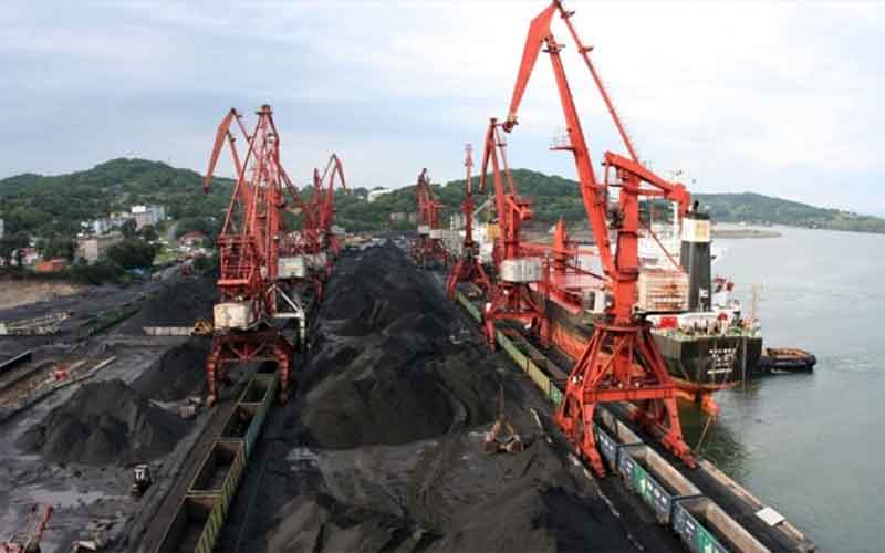 Bloomberg: Китай начал закупать уголь и нефть в России за юани