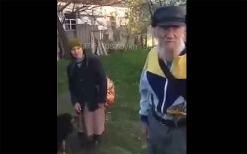 Знаменитую украинскую бабушку со Знаменем Победы зовут Анна