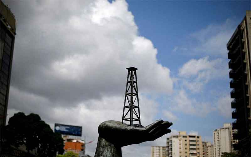 Экспорт нефти из Венесуэлы в апреле упал на 8%