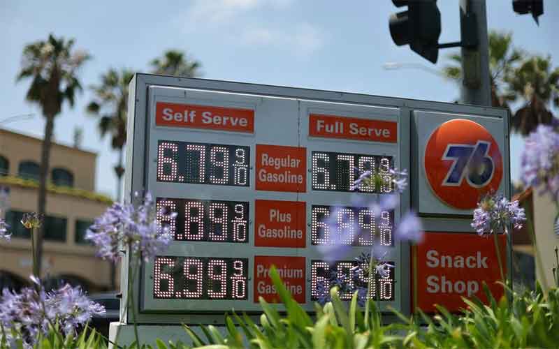 В высоких ценах на бензин в США обвинили НПЗ