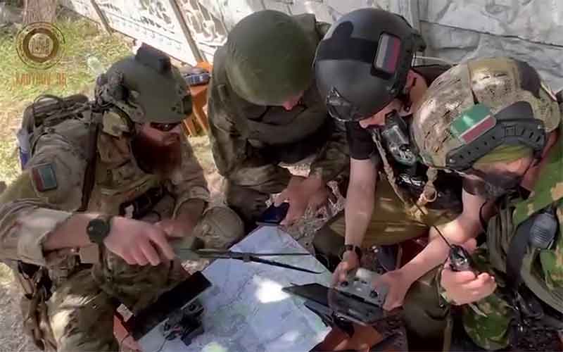 Росгвардия из Чечни выслеживает и уничтожает боевиков ВСУ при помощи БПЛА