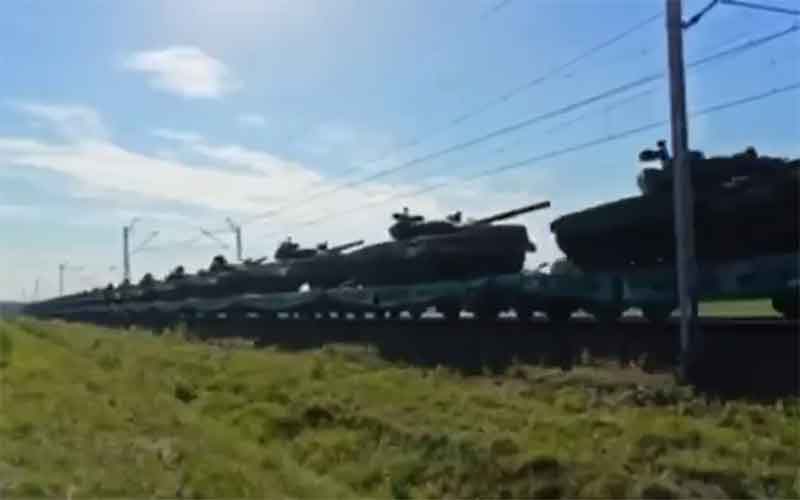Эшелон с польскими танками PT-91 Twardy для Украины сняли на видео