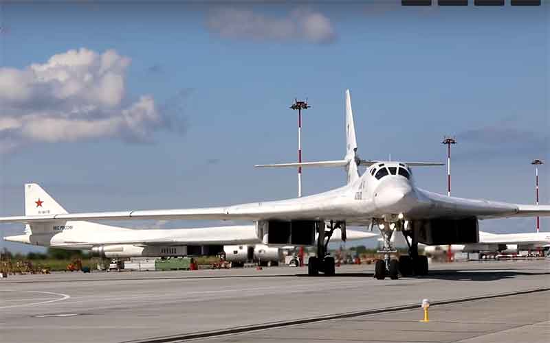 Ту-160 и МиГ-31 выполнили полёт над акваторией Баренцева моря