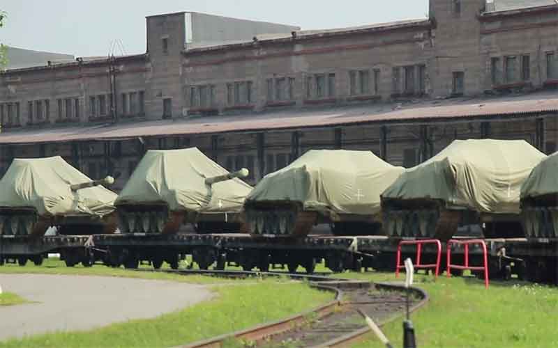 Уралвагонзавод отправил Минобороны РФ партию танков Т-90М «Прорыв» и БРЭМ-1М