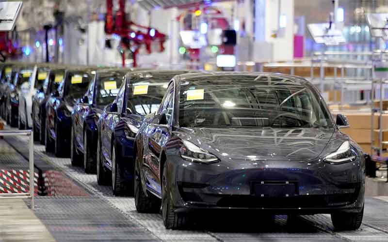 Продажи автомобилей Tesla китайского производства снизились