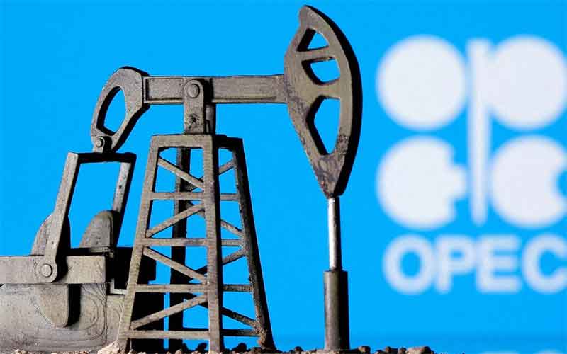 Нефть держится стабильно на перспективах сокращения добычи ОПЕК+ и ослаблении доллара