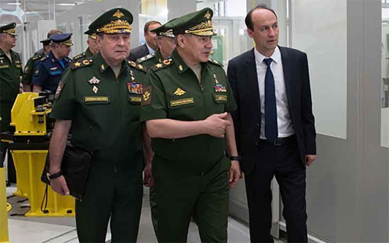 Сергей Шойгу посетил выставочные стенды форума «Армия-2022»