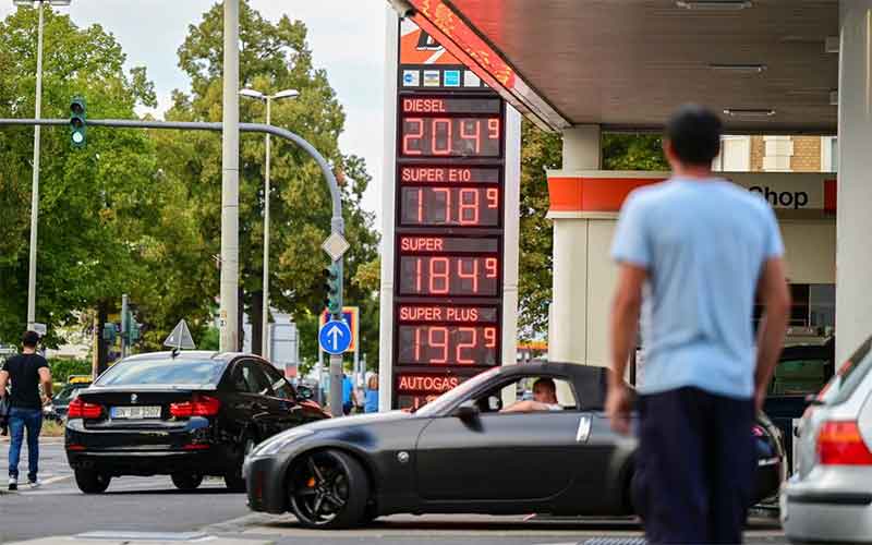 Автозаправка в Германии Власти ФРГ выделили 65 миллиардов евро на борьбу с инфляцией