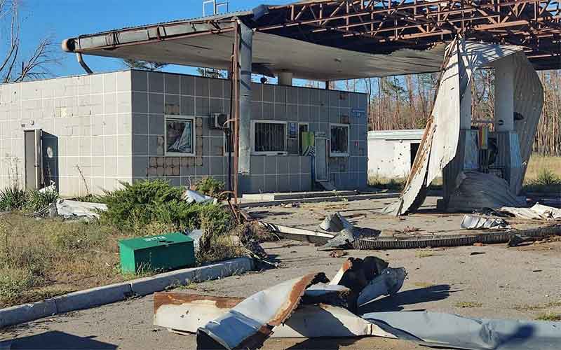 АЗС обустроили под пыточную По трупному запаху рядом с Северодонецком нашли пыточную укронацистов
