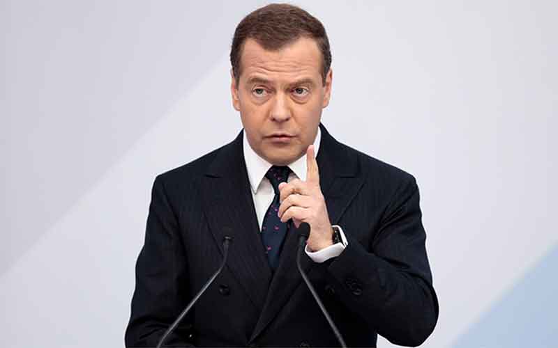 Медведев назвал Зеленского идиотом, которому нужно сделать трепанацию черепа