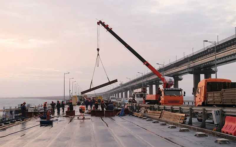Все пролёты автодорожной части Крымского моста установлены