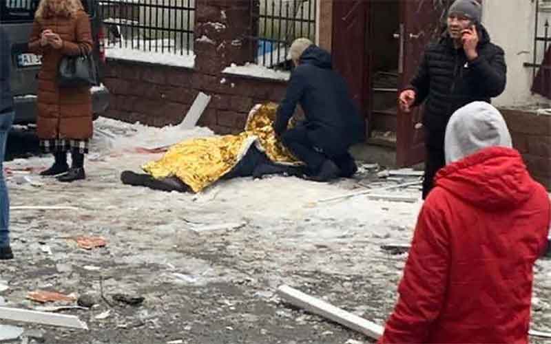 В Киеве неизвестная ракета попала в жилой дом