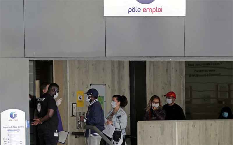 Безработица во Франции достигла 13-летнего минимума