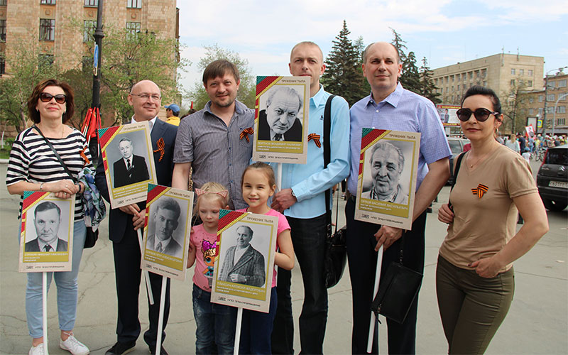 Электромашина в колонне «Бессмертного полка» И тыл был фронтом!