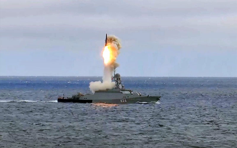 Пуск Калибра В Черном море стреляли ракетами «Калибр» и «Кинжал»