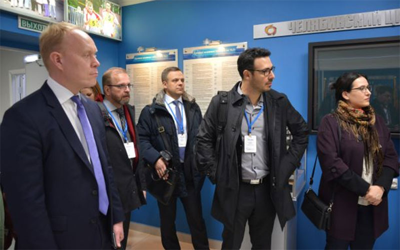 Металлурги показали финнам осколок метеорита «Челябинск»