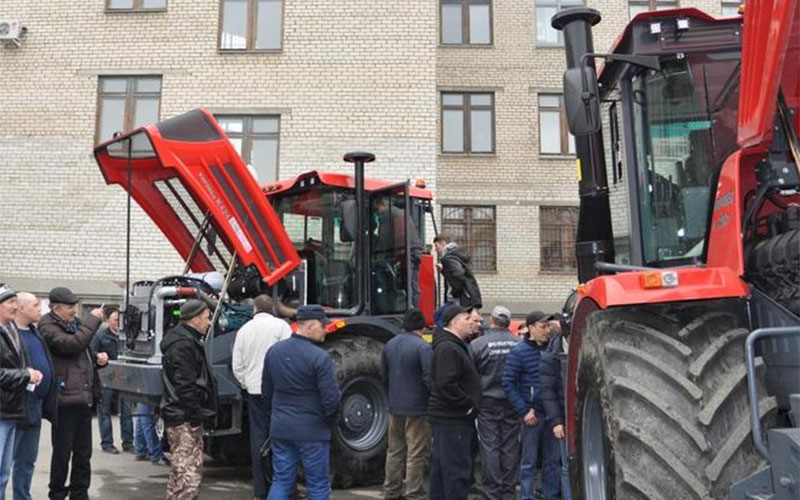 Механизаторам Южного Урала показали новейшие трактора «Кировец»