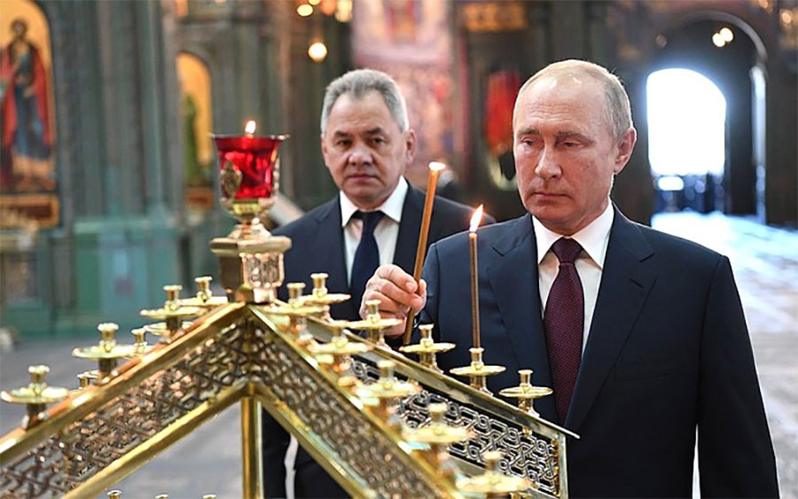 Владимир Путин и Сергей Шойгу 22 июня Владимир Путин почтил память погибших в войне