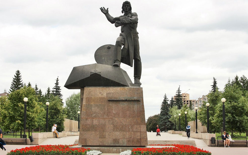 Памятник добровольцам Росреестр подготовил исторические таблички улиц-героев в Челябинске