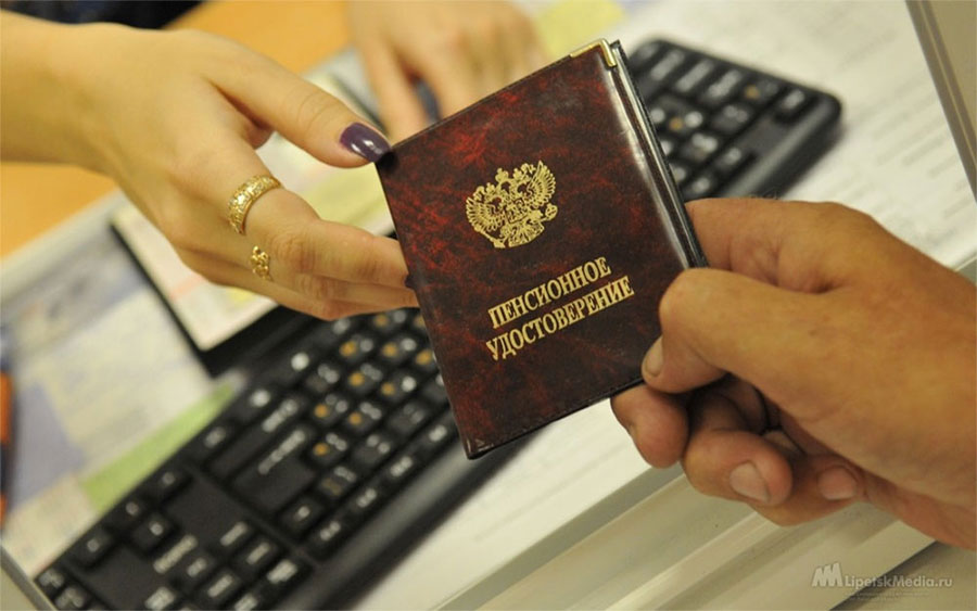 Пенсионеры C 1 августа работающим пенсионерам пересчитают страховые пенсии