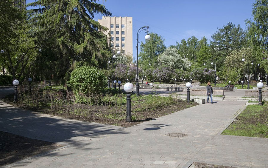 Фонари из каслинского Фанари из каслинского литья украсили Екатеринбург
