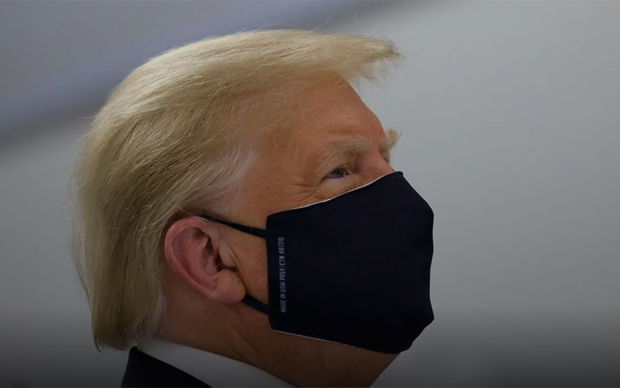 Президент США Дональд Трамп Трамп пока демонстрирует легкие симптомы COVID-19